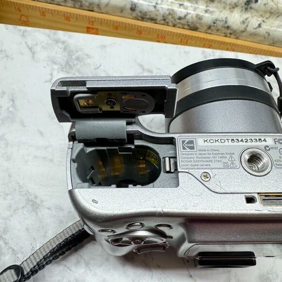Kodak EasyShare Z740 5.0MP 10x Zoom Silver Digital Camera - TESTED WORKING - Picture 11 of 13